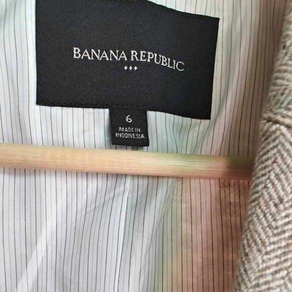 Banana Republic Wool-Blend Herringbone Blazer – Size 6 - Picture 2 of 3